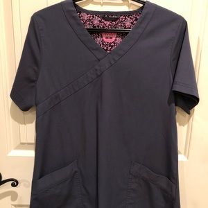 Dankso pewter Gray medium scrub top